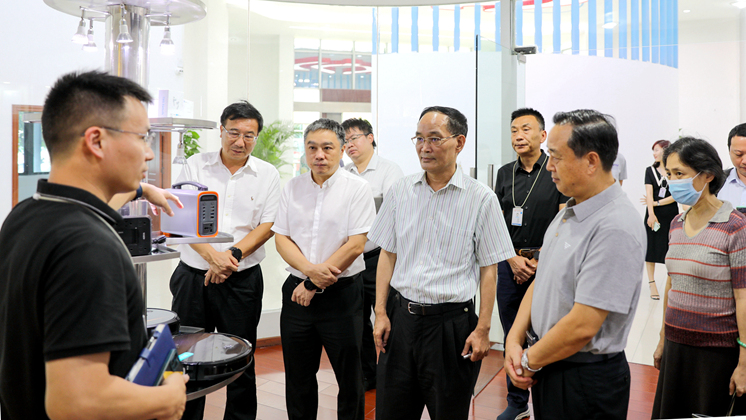 全國(guó)政協(xié)委員（廣東省委原常委、省紀(jì)委原書(shū)記）黃先耀一行考察炬神電子